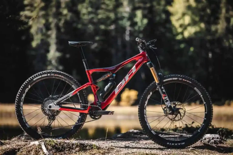 BH bringt ein superleichtes Trail-E-MTB auf den Markt